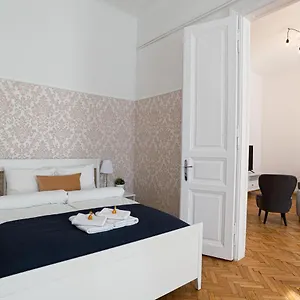  Apartment Terrace Vuvu - With Balcony In The Heart Of